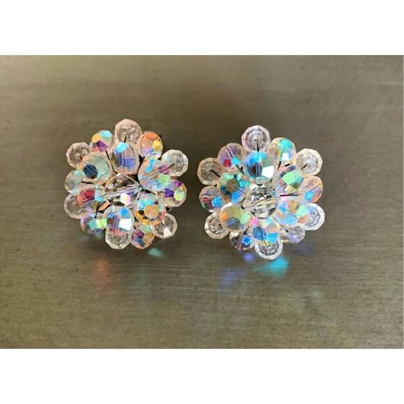 Vintage Jewelry - Rainbow AB Crystal Screwback earrings, in Silver, Unmarked